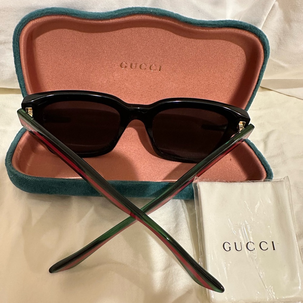 Gucci Black Sunglasses with Red and Green Stripes Never Used Excellent Condition